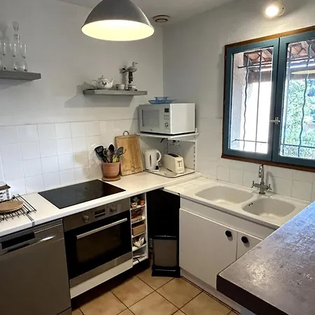 Spacious House With Large Terrace & Traditional Barbecue 度假居 *